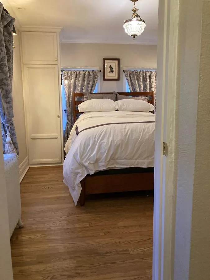 Pineapple House, Spacious 1St Floor Apartment! City Center! 96 Walk Score! Free Parking! Denver