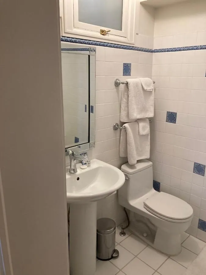 Pineapple House, Spacious 1St Floor Apartment! City Center! 96 Walk Score! Free Parking! Denver Apartment